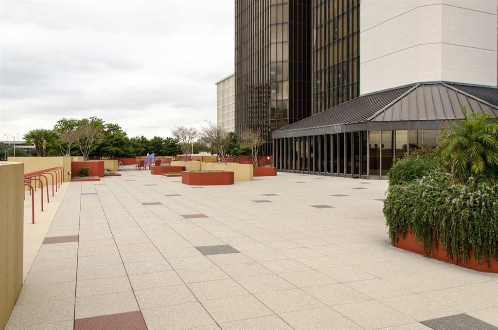 Doubletree By Hilton Hotel Houston Greenway Plaza Exterior photo